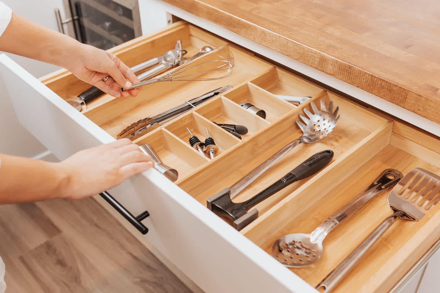 https://images.ctfassets.net/9aljq1ivr2md/2jAK49FeMDcWzR8vCtfobd/06d48c1e2541989a2e10a504f4f7b9ae/Kitchen_Drawer_Organizer.jpeg?bg=transparent&fl=progressive&fm=jpg&h=1000&q=50&w=1500