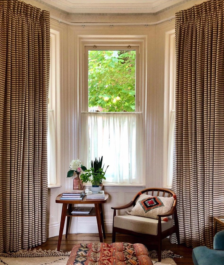 https://cdn.shopify.com/s/files/1/1051/1618/files/Layered_bay_window_drapes.jpg?v=1721716766